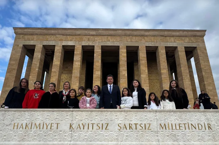 Erkan Aydın, çocuklarla Anıtkabir’i ziyaret etti