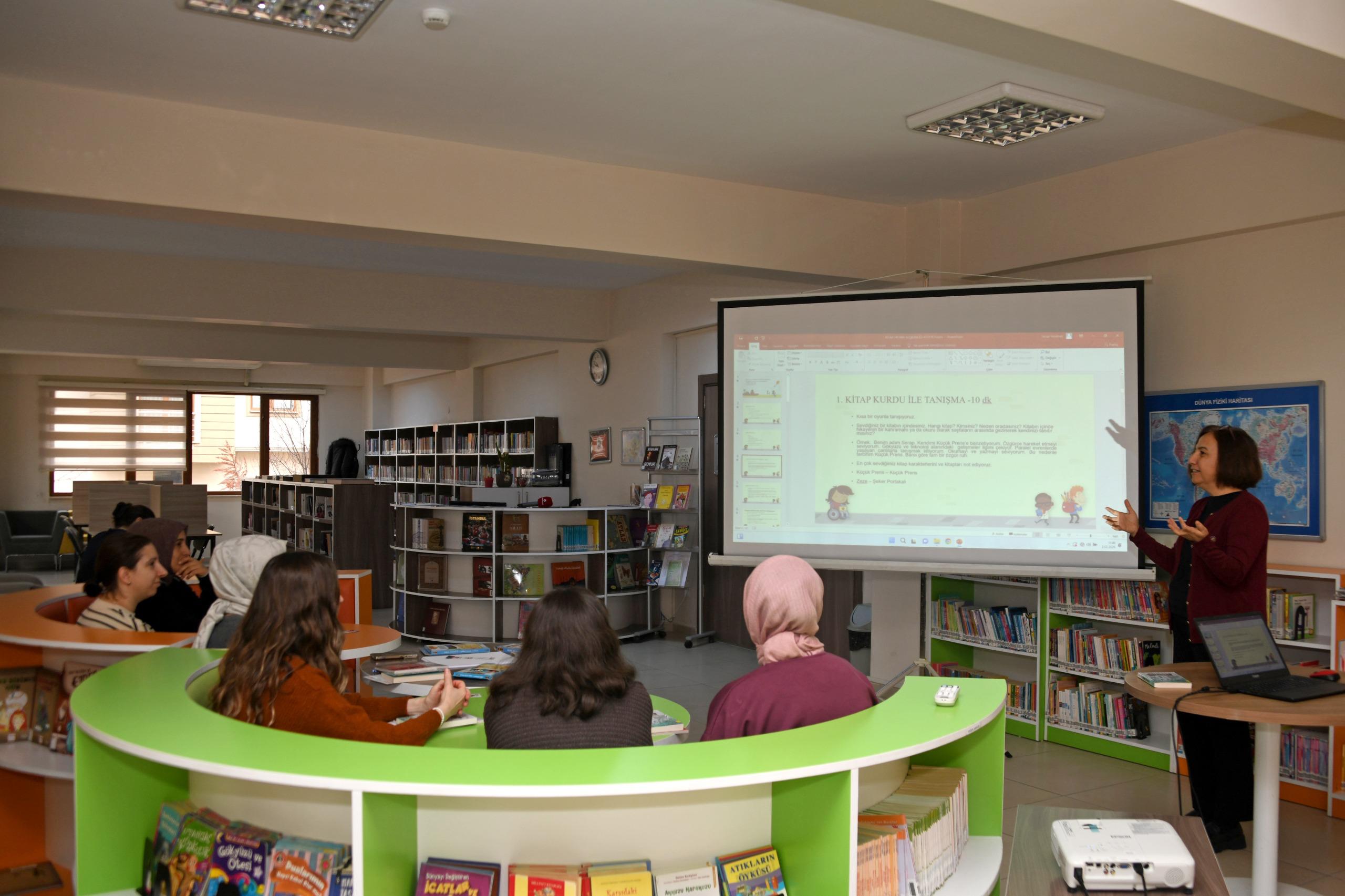 Yetişkinlerle Çocuk Kitaplarına Bakış Atölyesi (1)