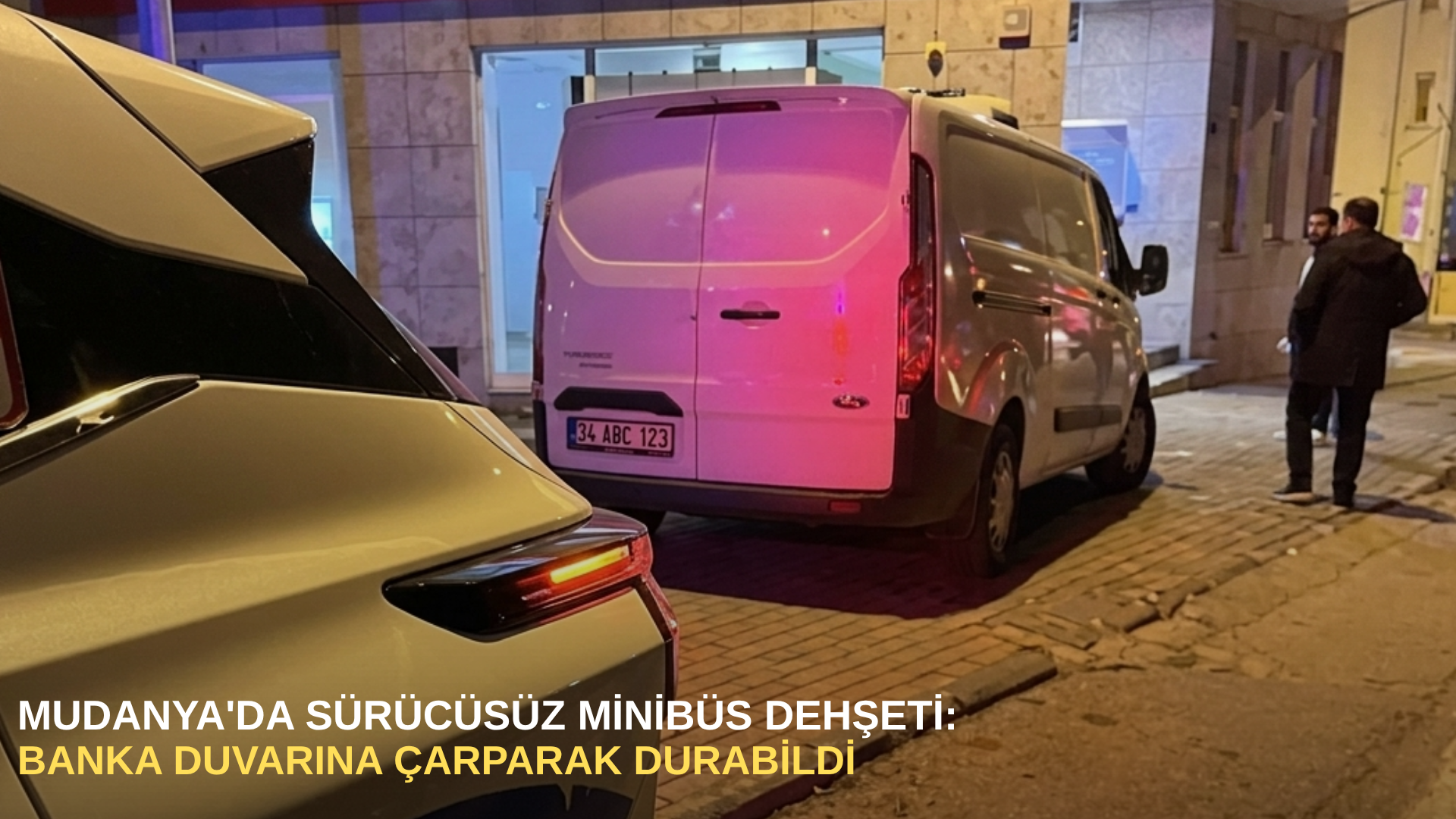 Mudanya'da sürücüsüz minibüs dehşeti: Banka duvarına çarparak durabildi