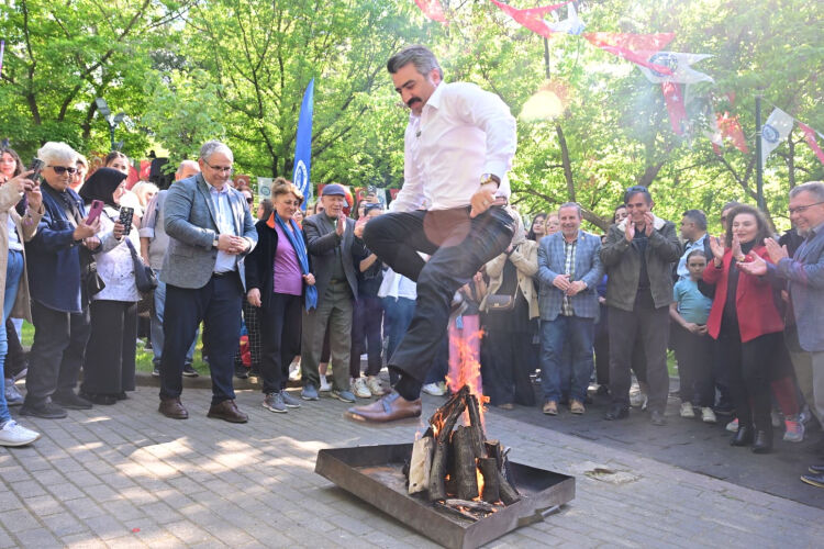 Bursa Yildirimda Hidirellez Coskusu