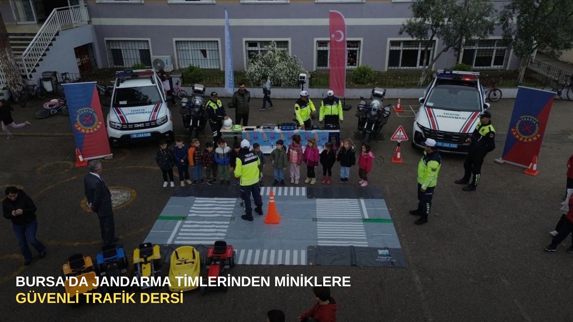 Bursa'da jandarma timlerinden miniklere güvenli trafik dersi