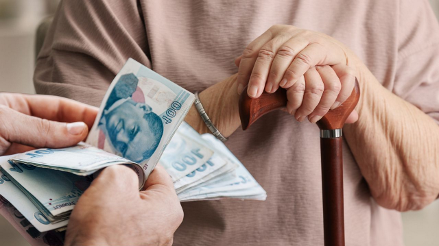 En düşük emekli maaşı 23.552 TL oldu: Kök maaşlara hazine ayarı meclis'te