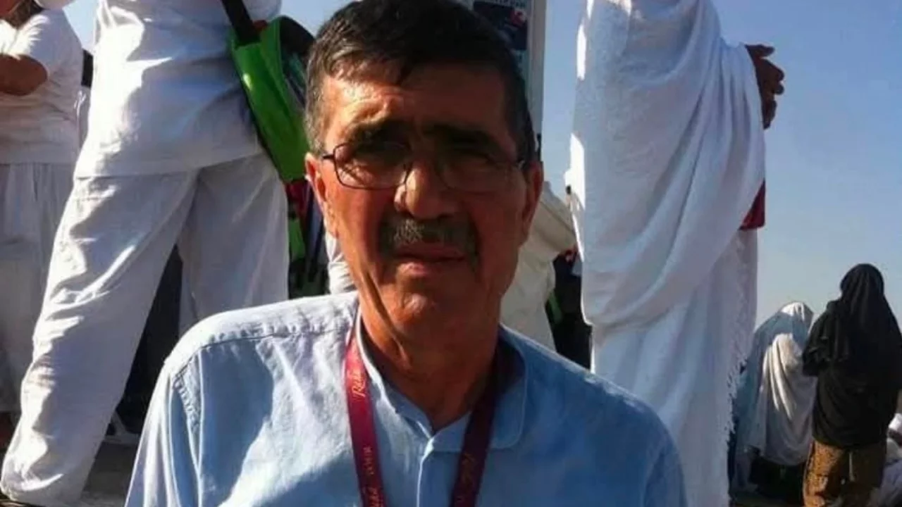 Bariyerlere çarpan otomobil hurdaya döndü