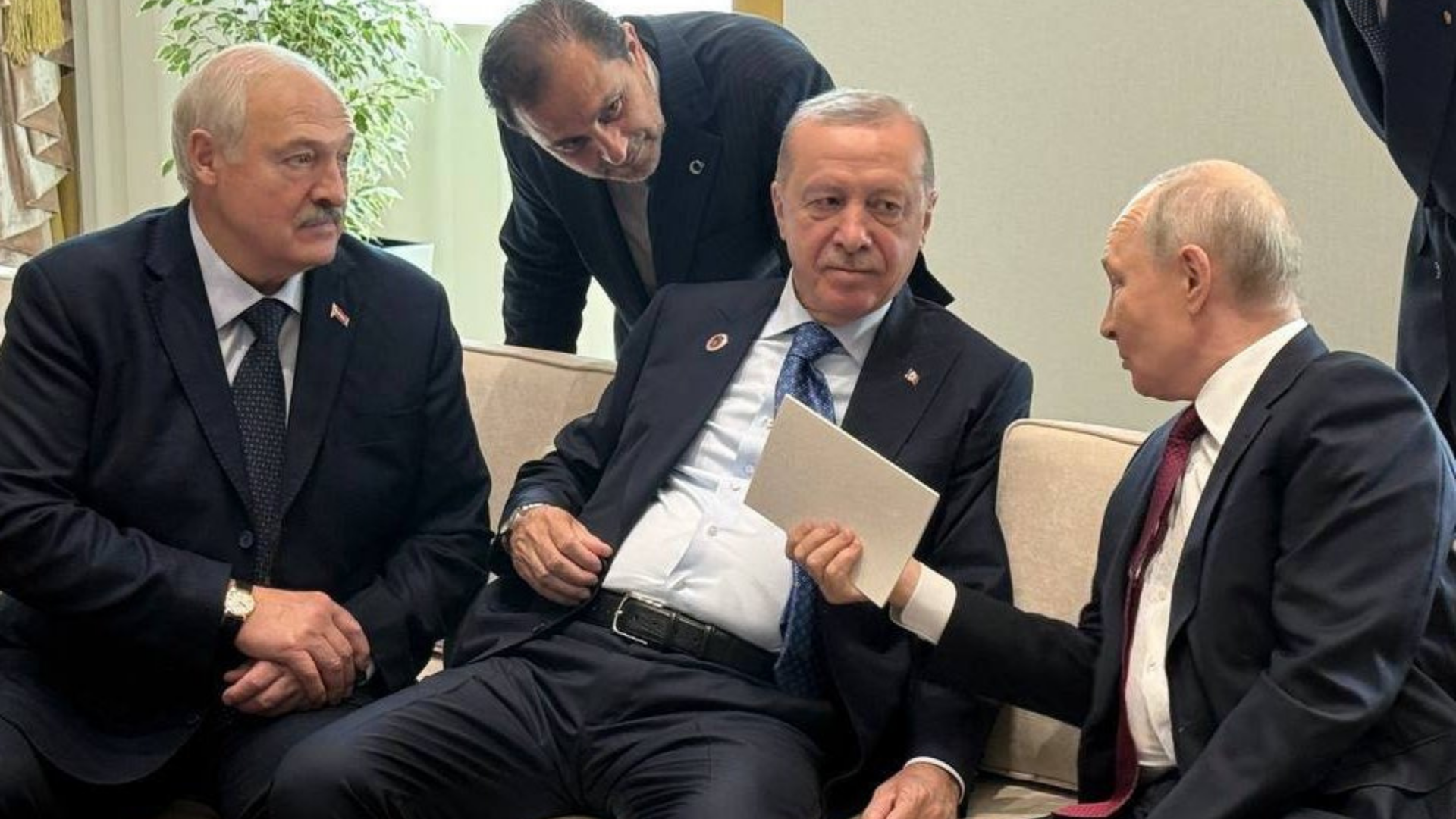 Cumhurbaşkanı Erdoğan, Putin ve Lukaşenko'dan samimi sohbet