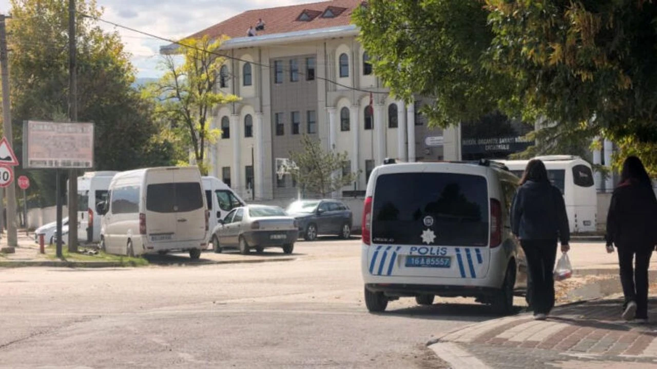 Bursa’da okulda silah paniği! 24 yaşındaki şüpheli gözaltında