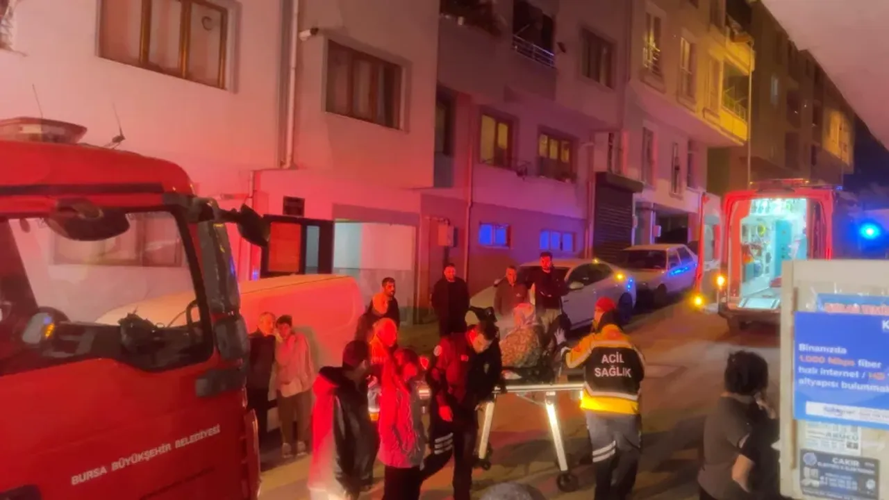 Bursa’da apartmanda korkutan duman! İtfaiye gerçeği ortaya çıkardı