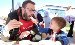 Bursa'da çocuklar yemek yaptı ,ebeveynler tattı