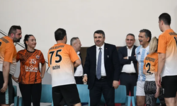 Başkan Yılmaz Belediyeler Arası Voleybol Dostluk Turnuvası'nı izledi