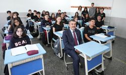 Bakan Tekin'den okula sürpriz ziyaret