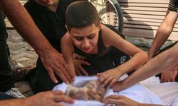 Soykırımcı İsrail, Gazze'de günlük 77 çocuğu yetim bıraktı