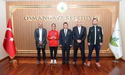 Başkan Erkan Aydın Bursa’nın Gururu Şampiyon Sporcuyu Ağırladı