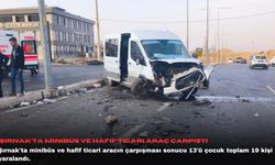 Şırnak'ta minibüs ve hafif ticari araç çarpıştı