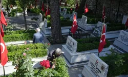 Bursa’da Şehitlikte Bayram Arifesi: Gözyaşı ve Gurur Yan Yana