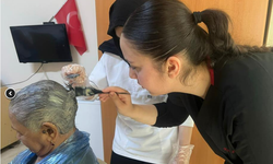Bayram öncesi duygulandıran ziyaret… Gençler huzurevinde bakım yaptı