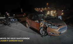 İnegöl'de gece saatlerinde caddeyi sarsan kaza