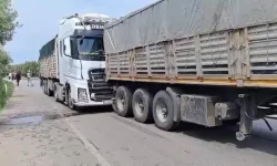 Bursa'da korkutan kaza: Aynı aileye ait tırlar birbirine girdi!