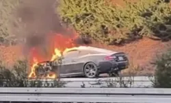 Bursa'da seyir halindeki lüks araç küle döndü!