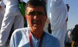 Bariyerlere çarpan otomobil hurdaya döndü