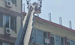 Gemlik'te çatıdan dumanlar yükselen pasaj korkuttu