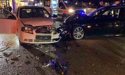 Bursa'da sokağa dönmek isteyen çarpıştılar!