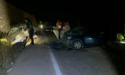 Bursa'da iki otomobil çarpıştı 2 ölü 6 yaralı