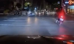 Bursa’da kırmızı ışık ihlali kamerada! Otomobil motosiklete böyle çarptı