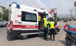 Bursa'da Motosikletli Kurye Otomobile Çarptı