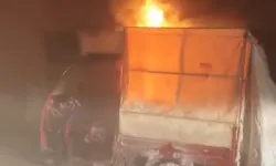 Bursa Yıldırım’da seyir halindeki hurda yüklü motosiklet alevlere teslim oldu