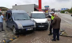 Bursa’da otomobil kontrolden çıktı! 3 araca çarptı