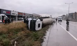 Bursa İnegöl’de sıvı tuz yüklü tanker devrildi: Sürücü yaralandı