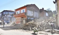 Bursa’da tehlike oluşturan binalar tek tek yıkılıyor!