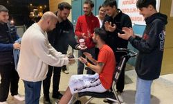 İnegöl’de İki Otomobil Çarpıştı: Yaralı Gencin Doğum Günü Hastanede Kutlandı
