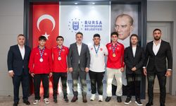 Bursa’nın genç güreşçilerinden Balkan çıkarması! Şampiyonluk sevinci