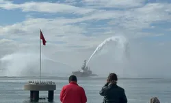 Gemlik’te bayram kutlamalarına damga vuran deniz gösterisi