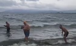 Bursa’da göl kıyısında şaşırtan anlar! Soğuk havaya rağmen suya girdiler