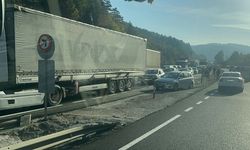 Bursa’da dev kanatları taşıyan tırlar trafiği kilitledi
