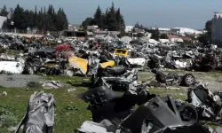 Hatay'da sahibi belirlenemeyen araçlar hala arazilerde bekletiliyor