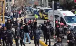 Duruşma sonrası adliye önünde silahlı ve bıçaklı kavga