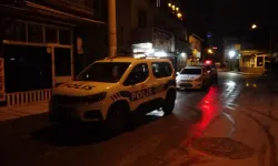 Evinde bıçaklanmış halde bulundu