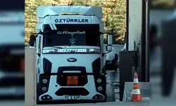 Akaryakıt tankerinde 2’si ölü 52 kaçak göçmen bulundu