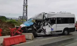 Silivri'de işçileri taşıyan servis minibüsü ile midibüs çarpıştı