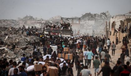 Katil İsrail'in Gazze'de ev ve çadırları hedef alan saldırılarında 12 Filistinli hayatını kaybetti