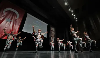 Bursa'da Alkış Alan Gece! Çocuklar ve Aileler Aynı Sahnede