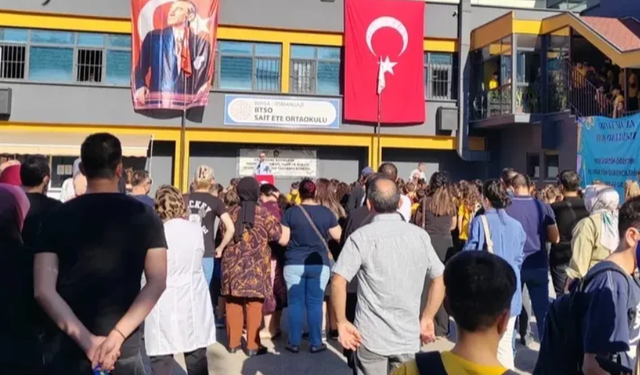 Bursa'da öğrenciler için ders zili çaldı