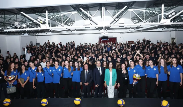 Nilüfer Kadın Voleybol Takımın'dan öğrencilere altın tavsiyeler