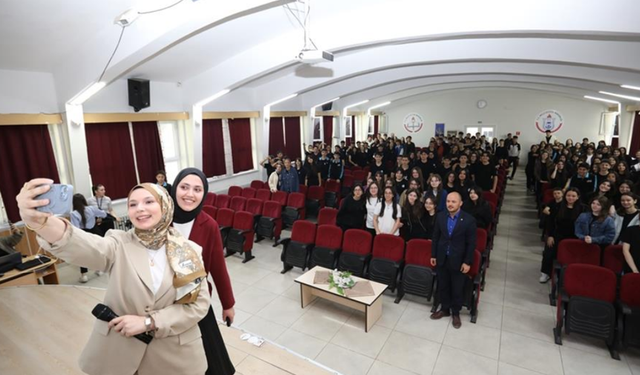 İnegöl’deki öğrencilere “Dijital Güvenlik” semineri
