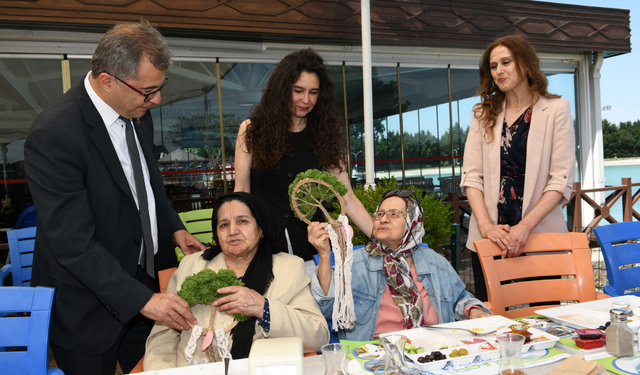 Alzheimer Hastaları İçin Anneler Günü Kutlaması
