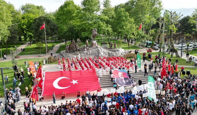İnegöl’de 19 Mayıs Coşkusu Sokaklara Taştı