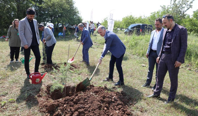 İnegöl’de Çevre Haftasında 150 Fidan Toprakla Buluştu