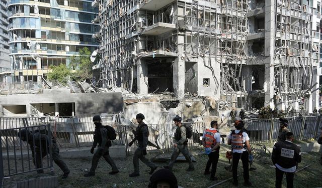 İran Füzeleri Tel-Aviv'e Düştü!